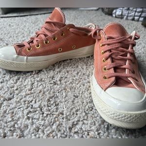 Pink low top converse